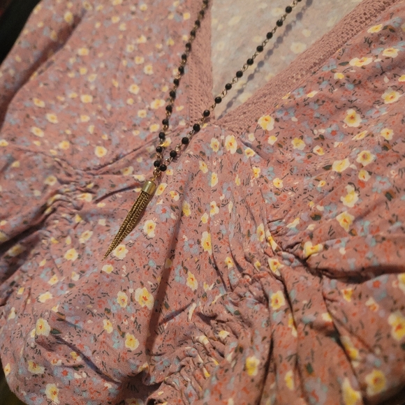 ADORABLE baby crop floral blouse - Picture 4 of 4